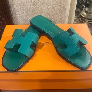 HERMES Oran salndals and green color very hard to find and rare / limited sz 38